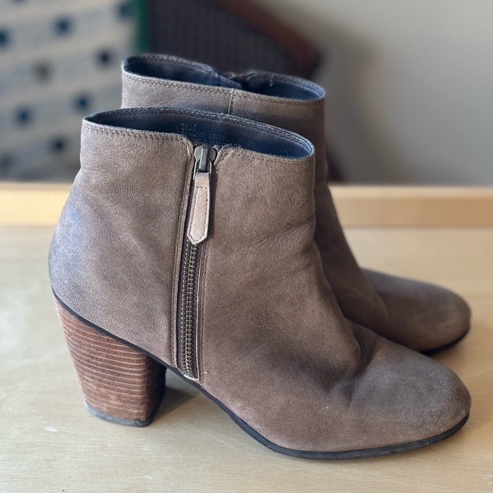 Nordstrom BP women’s brown leather booties size
8.5